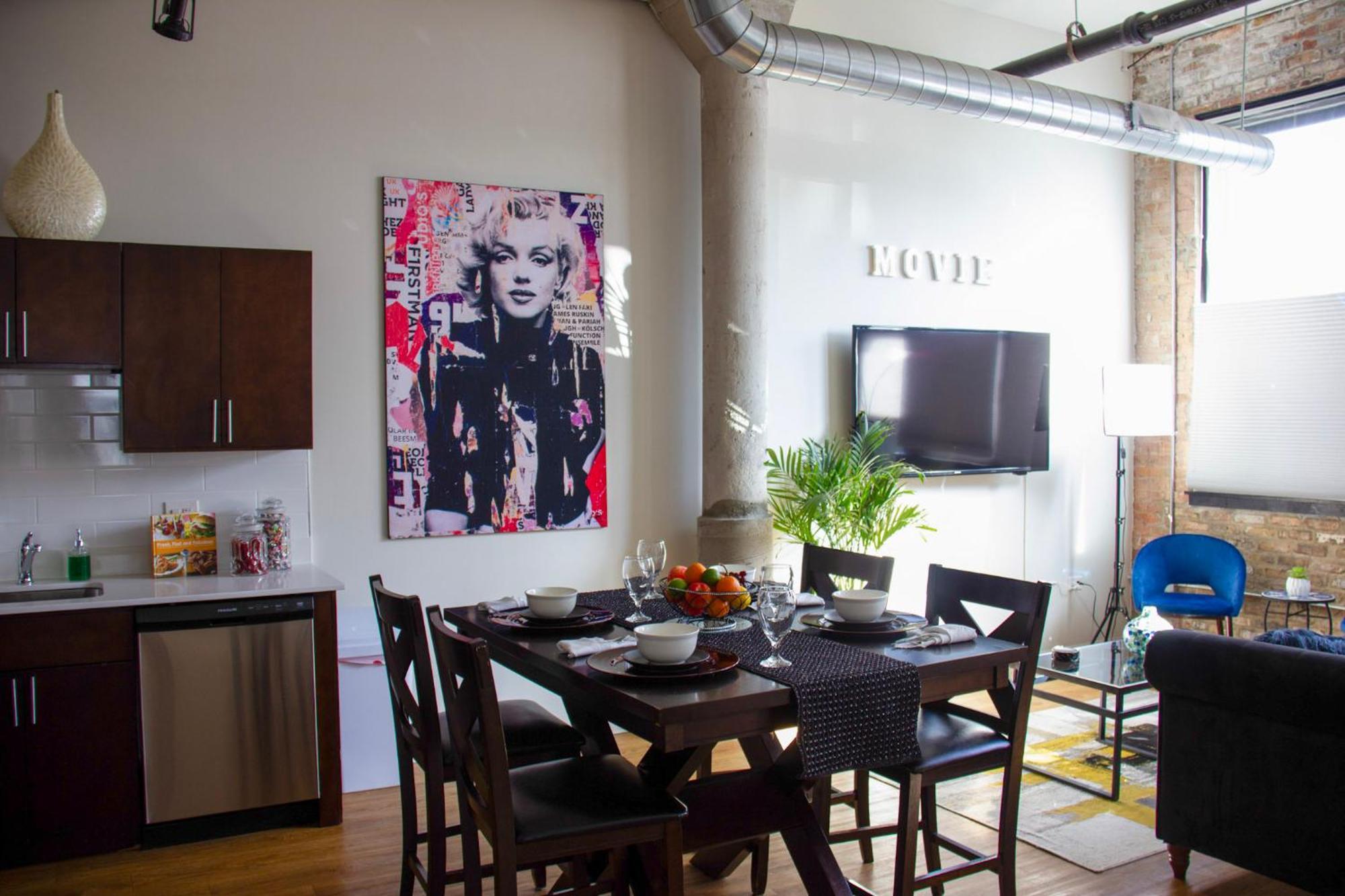 Luxery Stay Chicago - Themed Units! Close To Downtown, Mccormick Place & Wintrust Arena Exterior photo